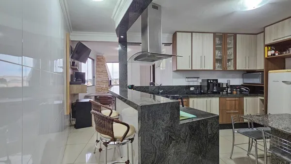 Apartamento semi-mobiliado de 133 m² privativo com 3 dormitórios sendo 1 suíte e 1 vaga de garagem no Água Verde - foto 3
