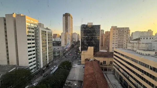 SALA COMERCIAL PARA VENDA NO CENTRO DE CURITIBA - Edifício The World -R. MARECHAL DEODORO - 10º ANDAR - Face norte. - foto 4
