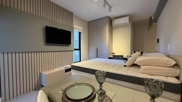 Studio mobiliado e decorado, localização Premiun (estrutura clube) no Bigorrilho - Curitiba - Pr PORTEIRA FECHADA - Face Leste|Norte - foto 4