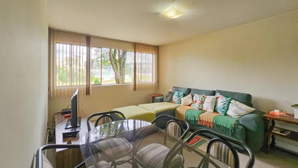 Apartamento semi-mobiliado 3 dormitórios sendo 1 suíte no Novo Mundo 69 m² por R$ 445.000 - foto 3