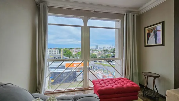 Apartamento semi-mobiliado de 133 m² privativo com 3 dormitórios sendo 1 suíte e 1 vaga de garagem no Água Verde - foto 4