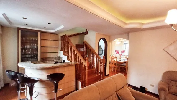 Sobrado com 4 quartos e suíte, 219 m² + edícula + salão por R$ 769.000 - Fazendinha - Curitiba/PR - foto 3