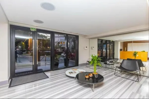 Flat exclusivo no Batel com vaga de garagem e sacada integrada - 38m² - foto 2