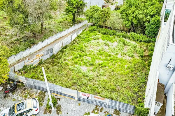 Terreno de Esquina em Avenida Movimentada no Tingui - 537m² ! - foto 2