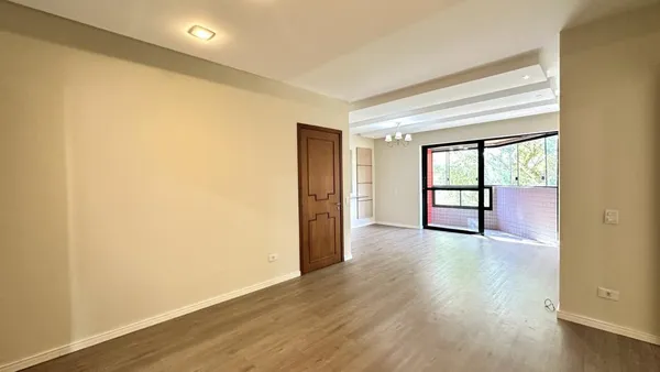 APARTAMENTO COM 4 DORMITÓRIOS | 2 VAGAS – BIGORRILHO - Curitiba.Vista agradável | Face Norte | Sacada com churrasqueira a carvão | Coração do Bigorrilho. - foto 5