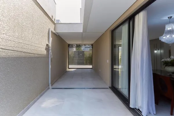 Sobrado de Alto Padrão no Água Verde: 3 Quartos (1 Suíte), Terraço com Jacuzzi. - foto 4