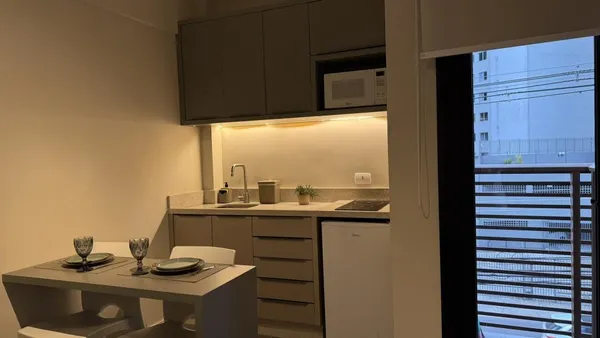 Studio mobiliado e decorado, localização Premiun (estrutura clube) no Bigorrilho - Curitiba - Pr PORTEIRA FECHADA - Face Leste|Norte - foto 2
