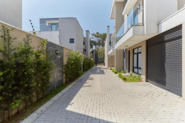 Sobrado de Alto Padrão no Água Verde: 3 Quartos (1 Suíte), Terraço com Jacuzzi. - foto 3